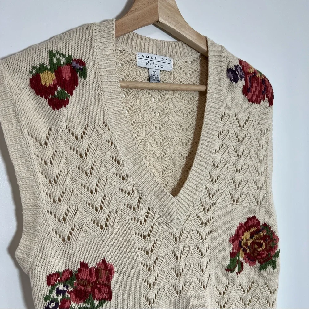 Vintage Cambridge Petite Cream Knit Floral Sleeveless Sweater Vest, Size Large P